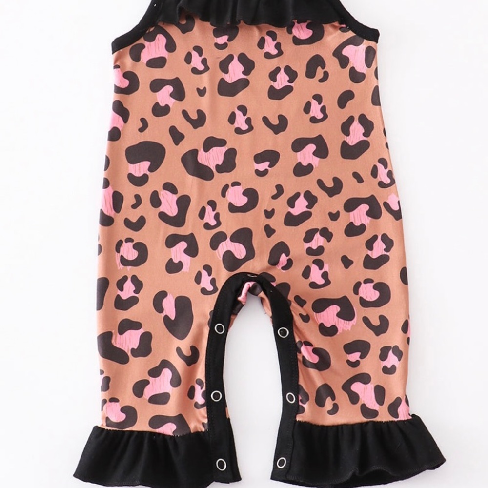 Black leopard jumper